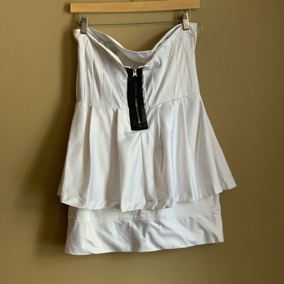 Adorable white strapless dress - Picture 2 of 5